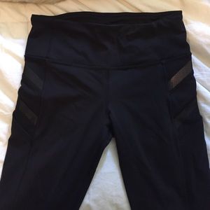 Lululemon illumina black crops