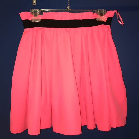 Hot pink elastic black waist skirt with pockets - Picture 1 of 3