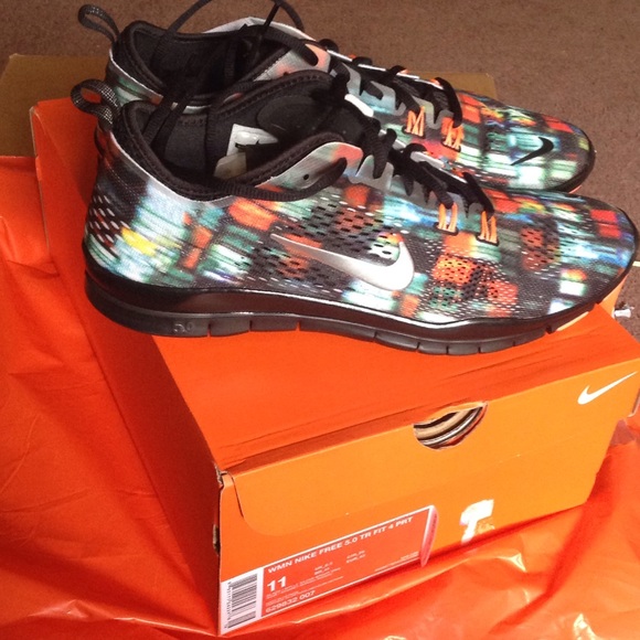 Nike Shoes - Women's 11 Nike free run 5.0 tennis shoes new