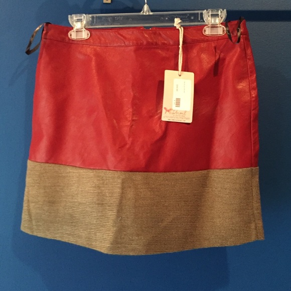 Skirt - Picture 1 of 3