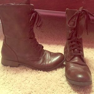 Combat boots