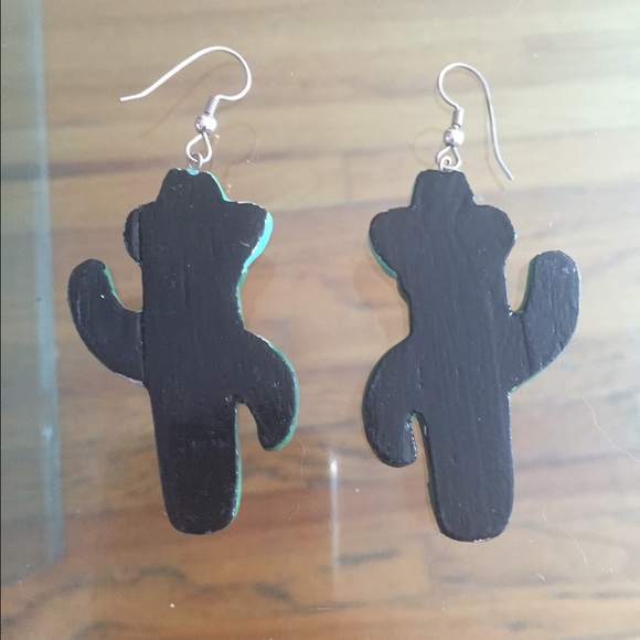 ⚡️SOLD⚡️French hook Cactus cowboy robber earrings - Picture 2 of 4