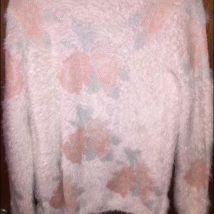 fuzzy floral sweater❄️