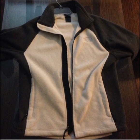 TRADE W ERIN North face white and grey jacket!