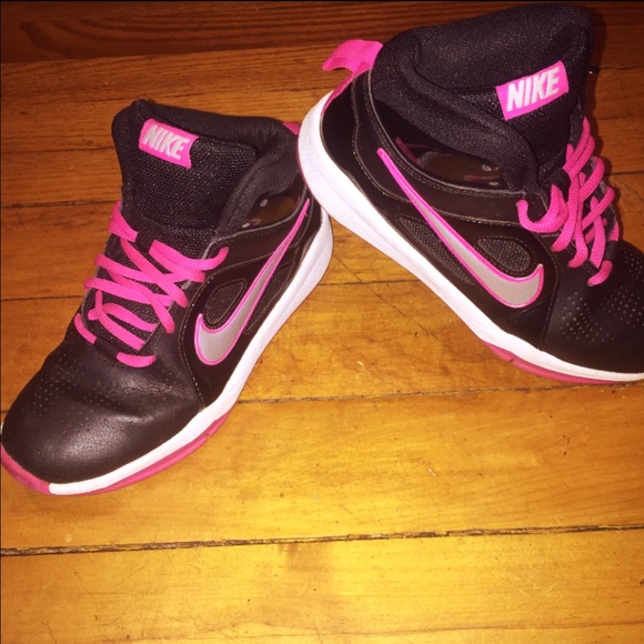 SOLD Nike girls sneakers