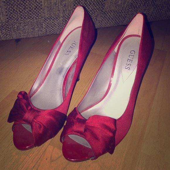 GUESS satin bow heels/pumps