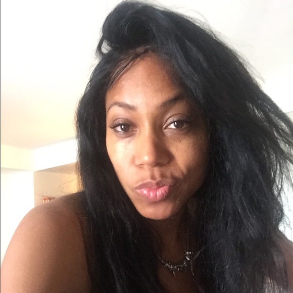 Meet your Posher, Lisa - Picture 2 of 4