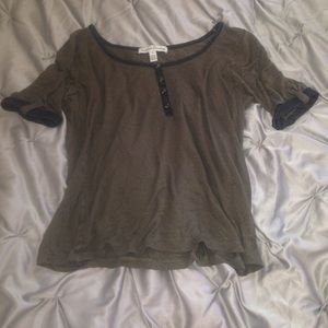 Cute olive green shirt🌿💕