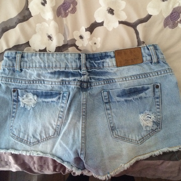 Ripped washed style shorts - Picture 2 of 3