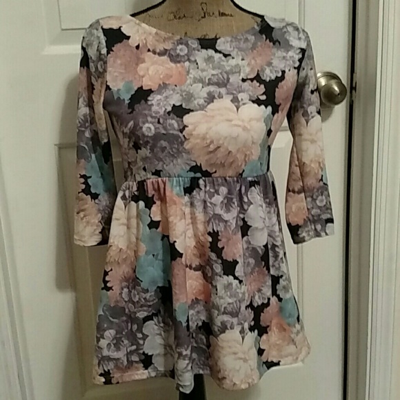 Tops - HOLD- Mid-sleeve floral top