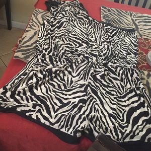 Zebra print romper 🌹🌹🌹🌹