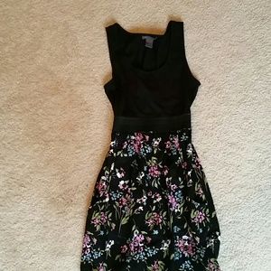 Resale: fire Los Angeles dress, floral, pockets!