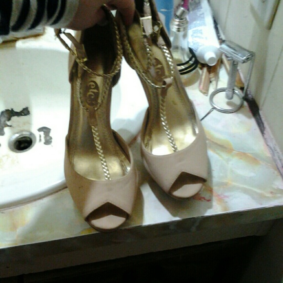 Heels - Picture 2 of 2