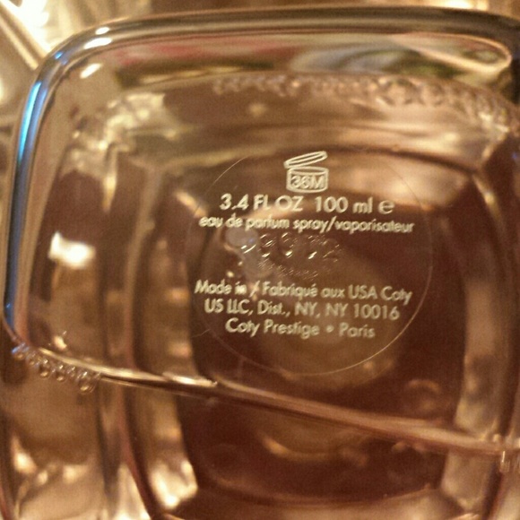 Vera  Wang  3.4 Oz Parfums  truly  pink - Picture 2 of 2