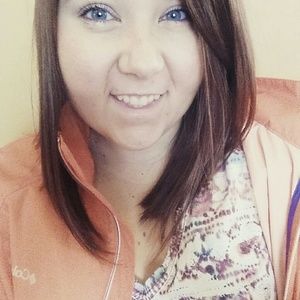 Meet your Posher, Ayla