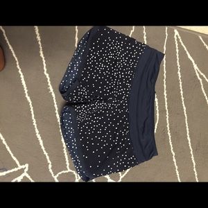 Lululemon groovy shorts Euc size 6