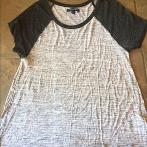 loose fitting American eagle tee