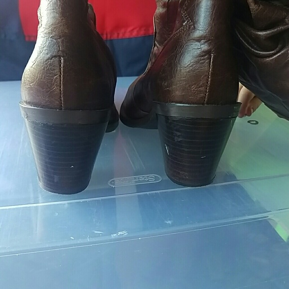 Boots - Picture 2 of 4