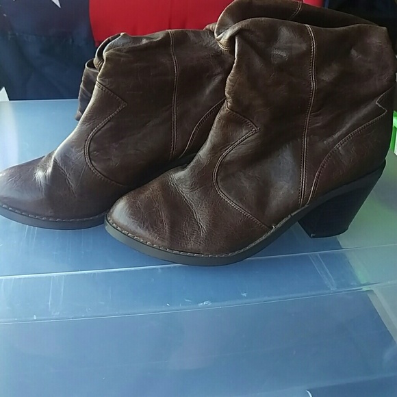 Boots - Picture 3 of 4