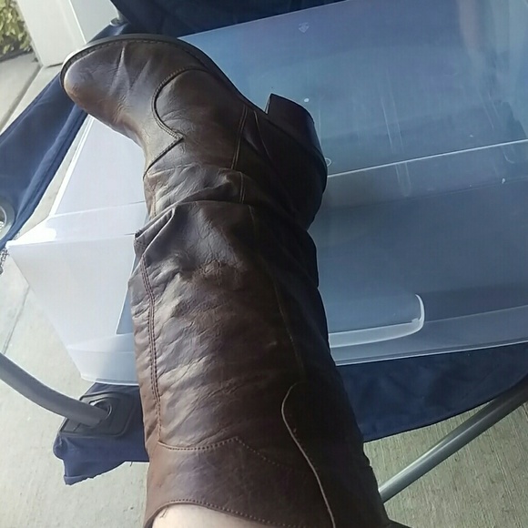 Boots - Picture 4 of 4