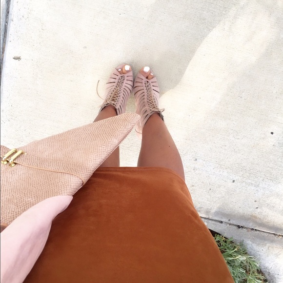 Laced up heel in TAN - Picture 4 of 4