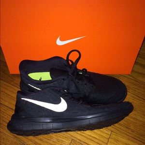 Nike Free Runs 5.0, Black on Black