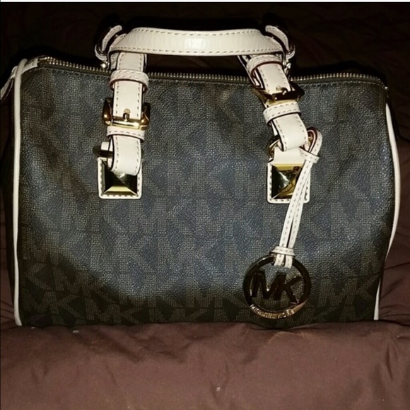 AUTHENTIC Michael kors Grayson logo satchel