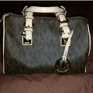 AUTHENTIC Michael kors Grayson logo satchel