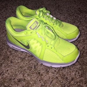Nike running shoes, accepting offers ! 💕