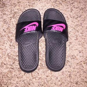 Nike flip flops women
