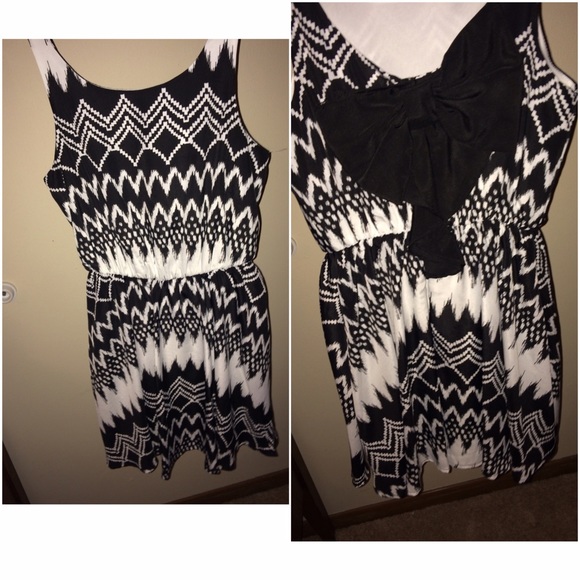 Black and White formal Dress - Picture 2 of 4