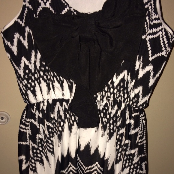 Black and White formal Dress - Picture 4 of 4