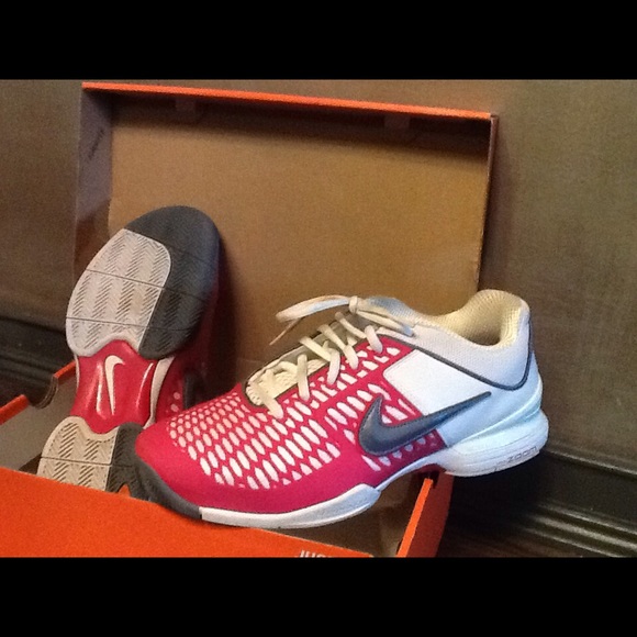 Nike tennis shoe