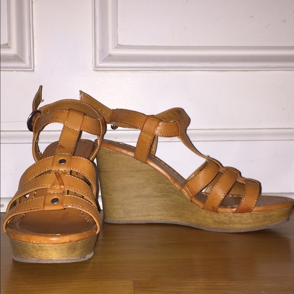 American Eagle Outfitters Cognac Wedges