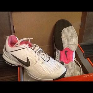 Nike tennis shoe
