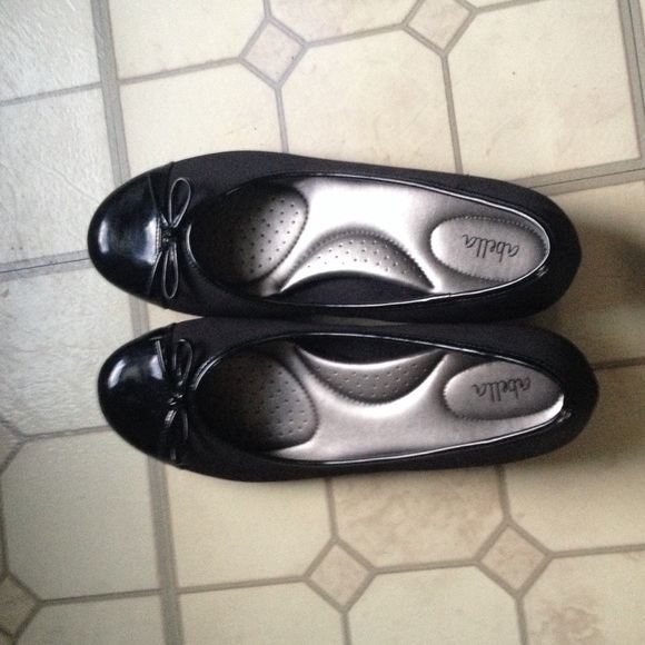 abella black flats