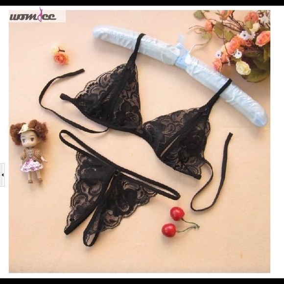 Open crotch and open cup lace lingerie set - Picture 3 of 4
