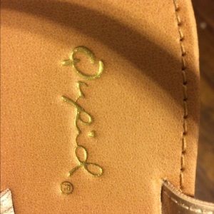 Qupid Summertime Fine Double Strap Twist Sandals