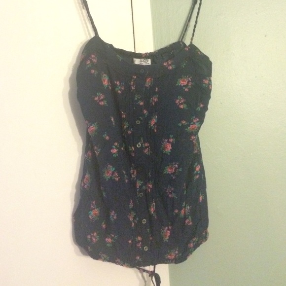 Flower top with buttons