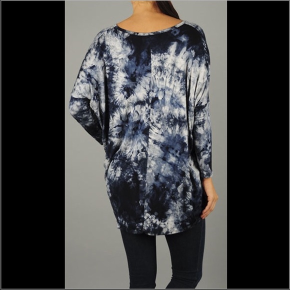 ❣️CLEARANCE❣️🇺🇸Blue Tie-dyed Dolman Sleeve Top - Picture 3 of 4