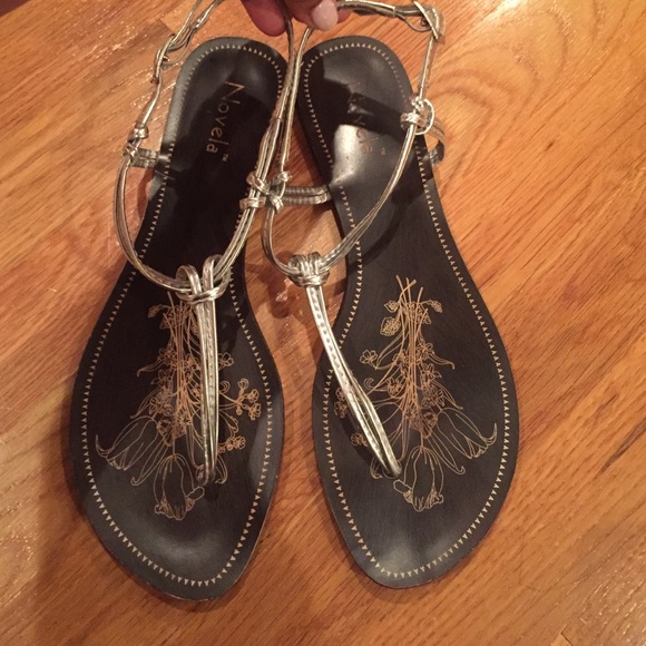 Novela Shoes - Silver Thong Sandals
