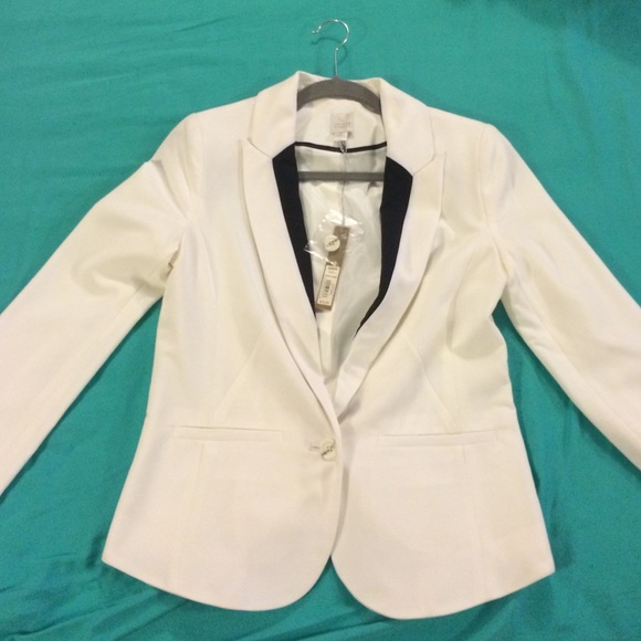 Brand new Lauren Conrad white blazer size 2