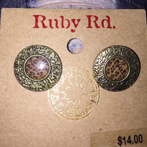 Cheetah earrings never been worn