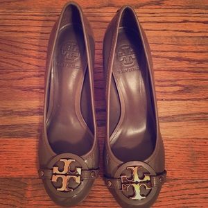 NEW Tory Burch Dark Grey Pumps