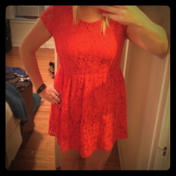 Lace short-sleeve dress