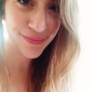 Meet your Posher, Caitlin