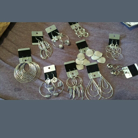 10 pare earrings