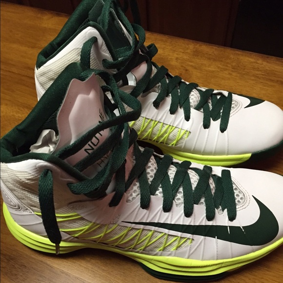 Nike Shoes - Nike No time hyper dunk