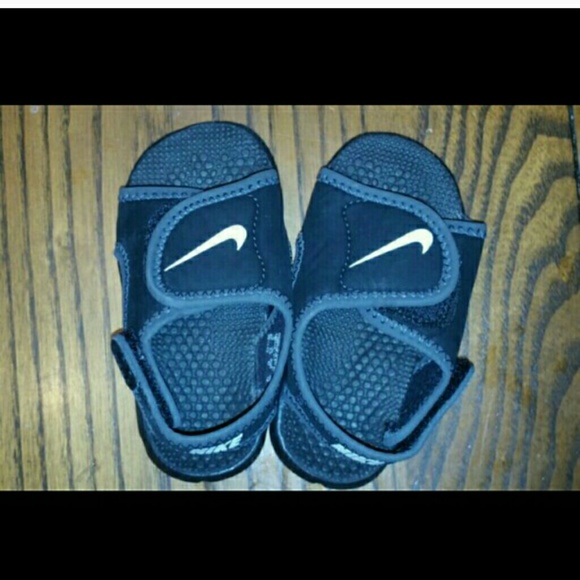 2 pairs of Nikes