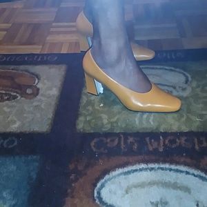 Extra pic ..pumps